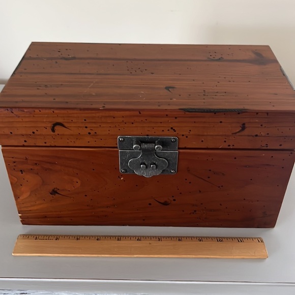 Dresser Top Wooden Box - Picture 7 of 8